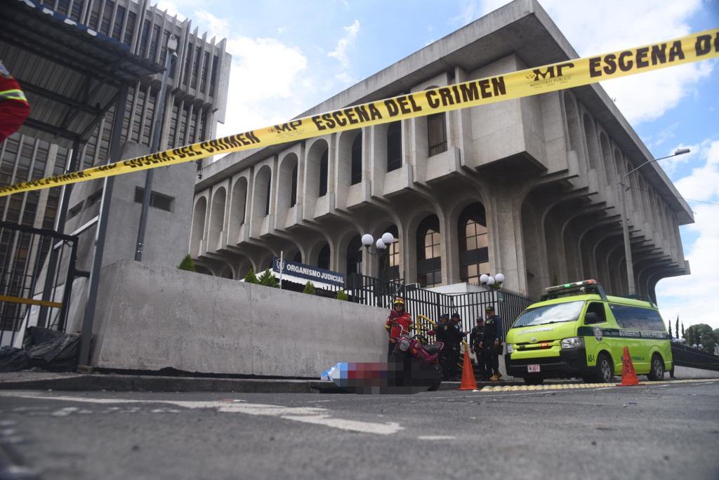 ataque armado frente a la Torre de Tribunales