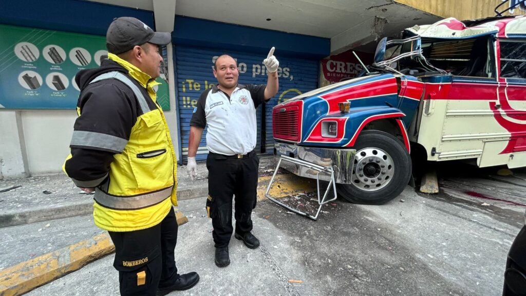 Disparan contra piloto de bus en zona 7