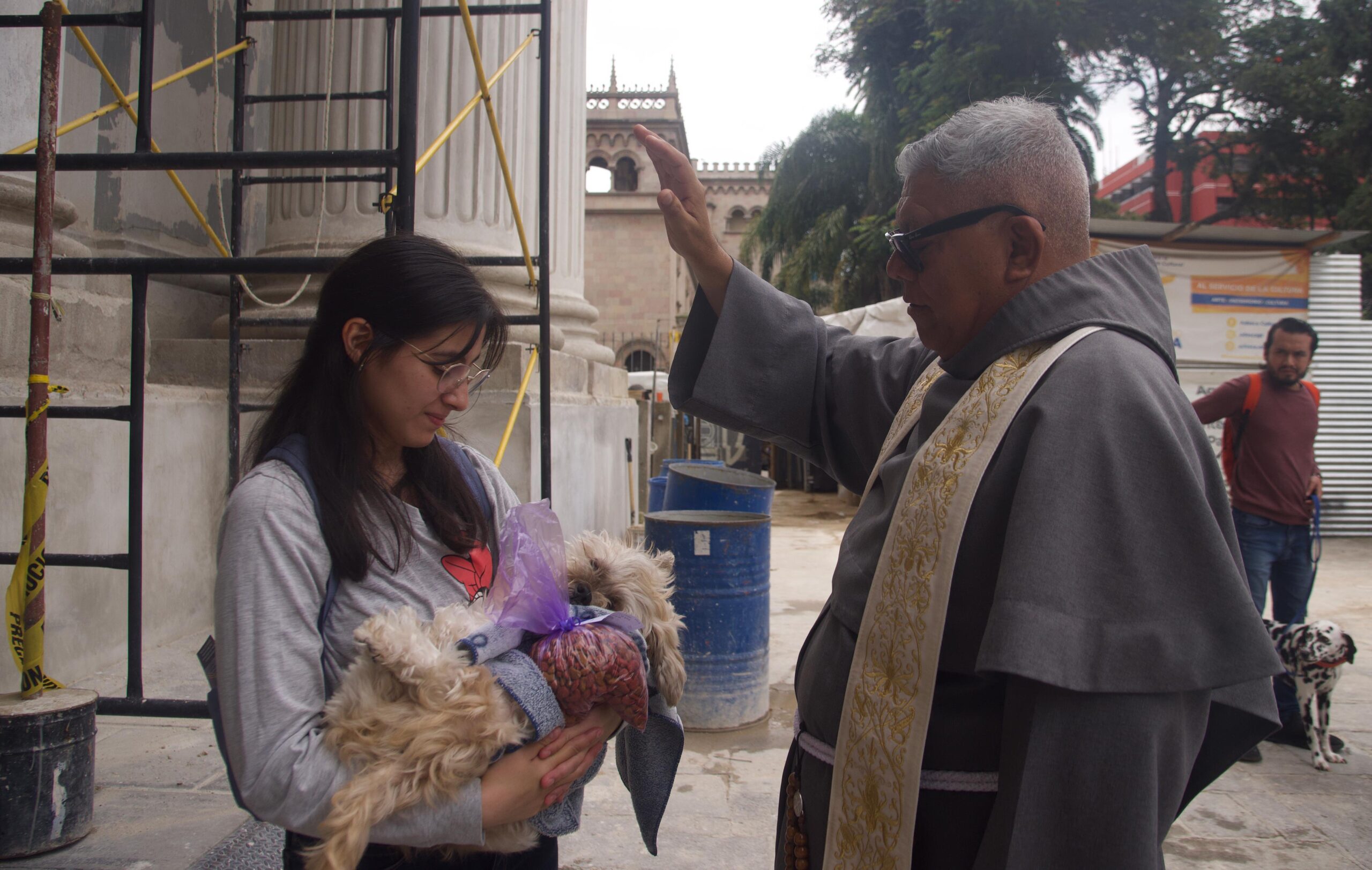 Bendicen a mascotas en el Día de San Francisco de Asís