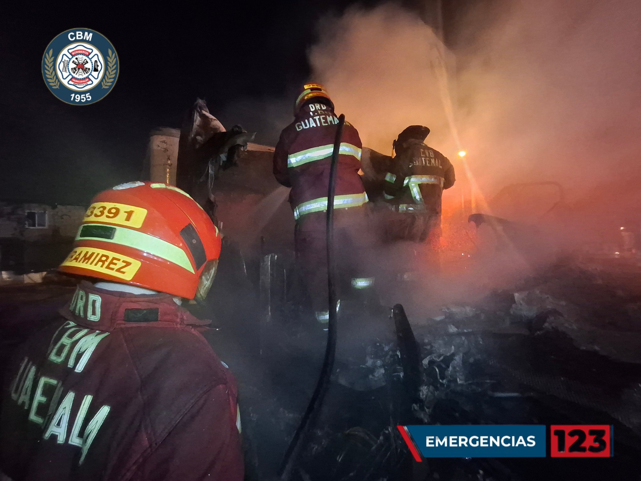 tráiler se incendia en zona 12