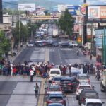 Pobladores de Rabinal, Baja Verapaz, bloquean la calle Martí