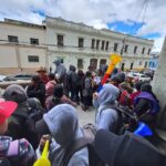 Pobladores de Nahualá protestan frente al Palacio Nacional