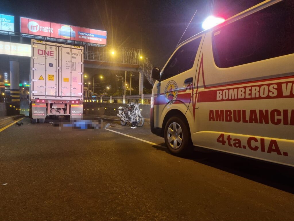 Motorista muere tras accidente en zona 18