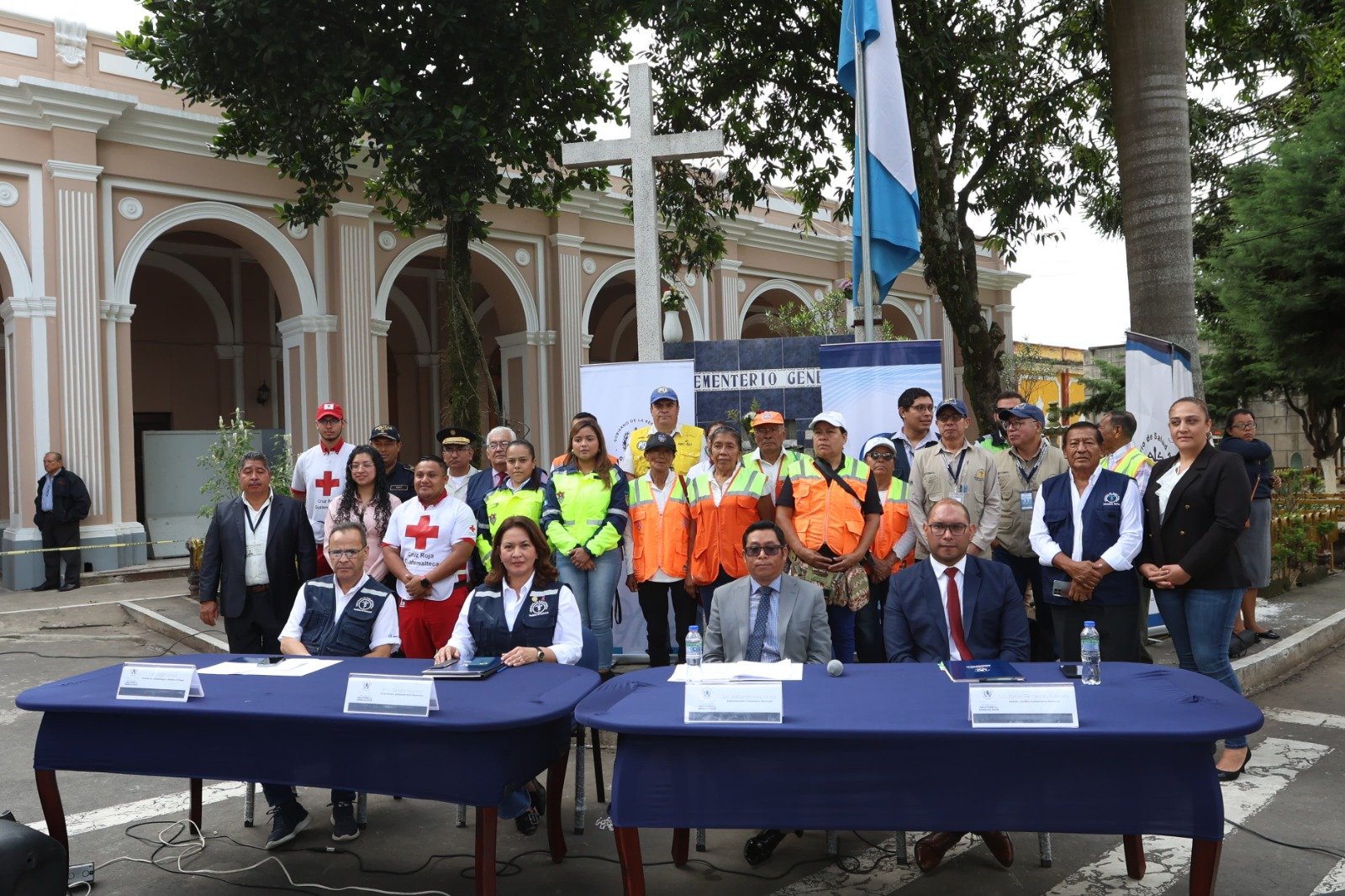 Ministerio de Salud presenta plan de contingencia en cementerios por Día de los Santos