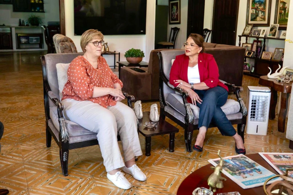 Reunión entre Xiomara Castro y Laura Dogu en Honduras