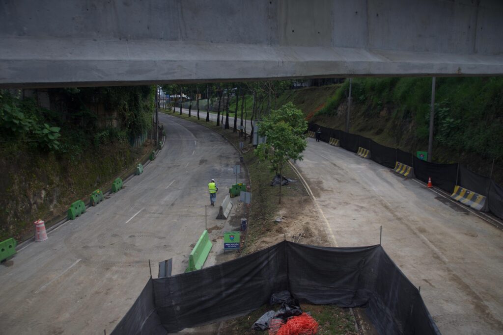 trabajos de demolición del puente Adolfo Mijangos López