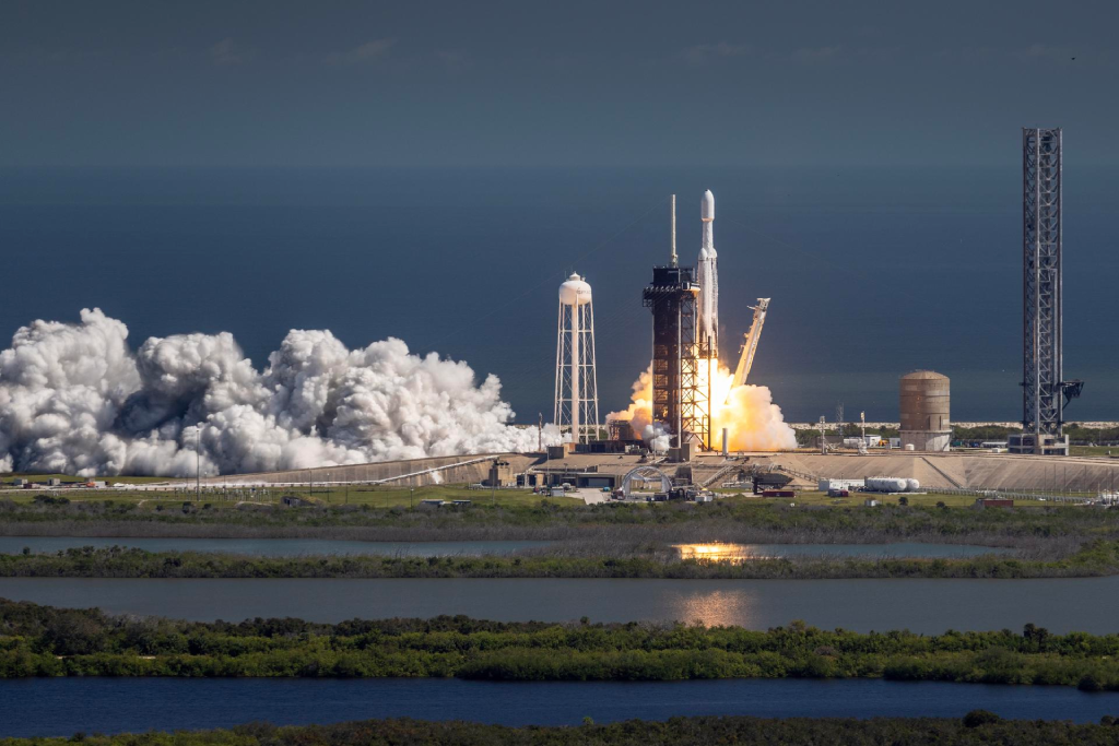 NASA lanza la misión Europa Clipper a una luna helada de Júpiter