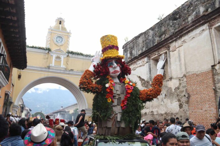 Abarrotan la Antigua Guatemala por el Festival de las Flores 2