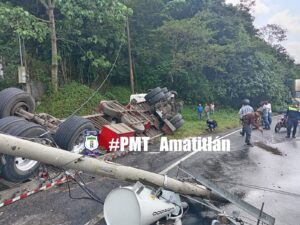 accidente de tráiler en ruta al Pacífico