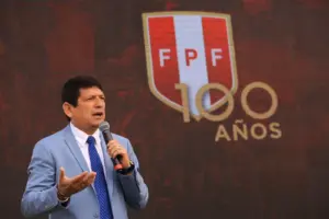 Presidente de la Federación Peruana de Futbol, Agustín Lozano