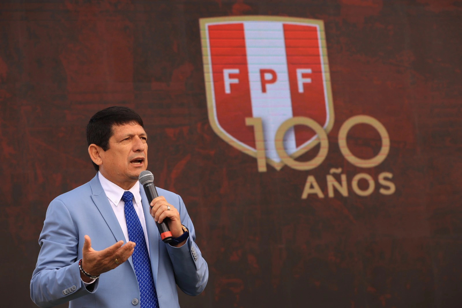 Presidente de la Federación Peruana de Futbol, Agustín Lozano