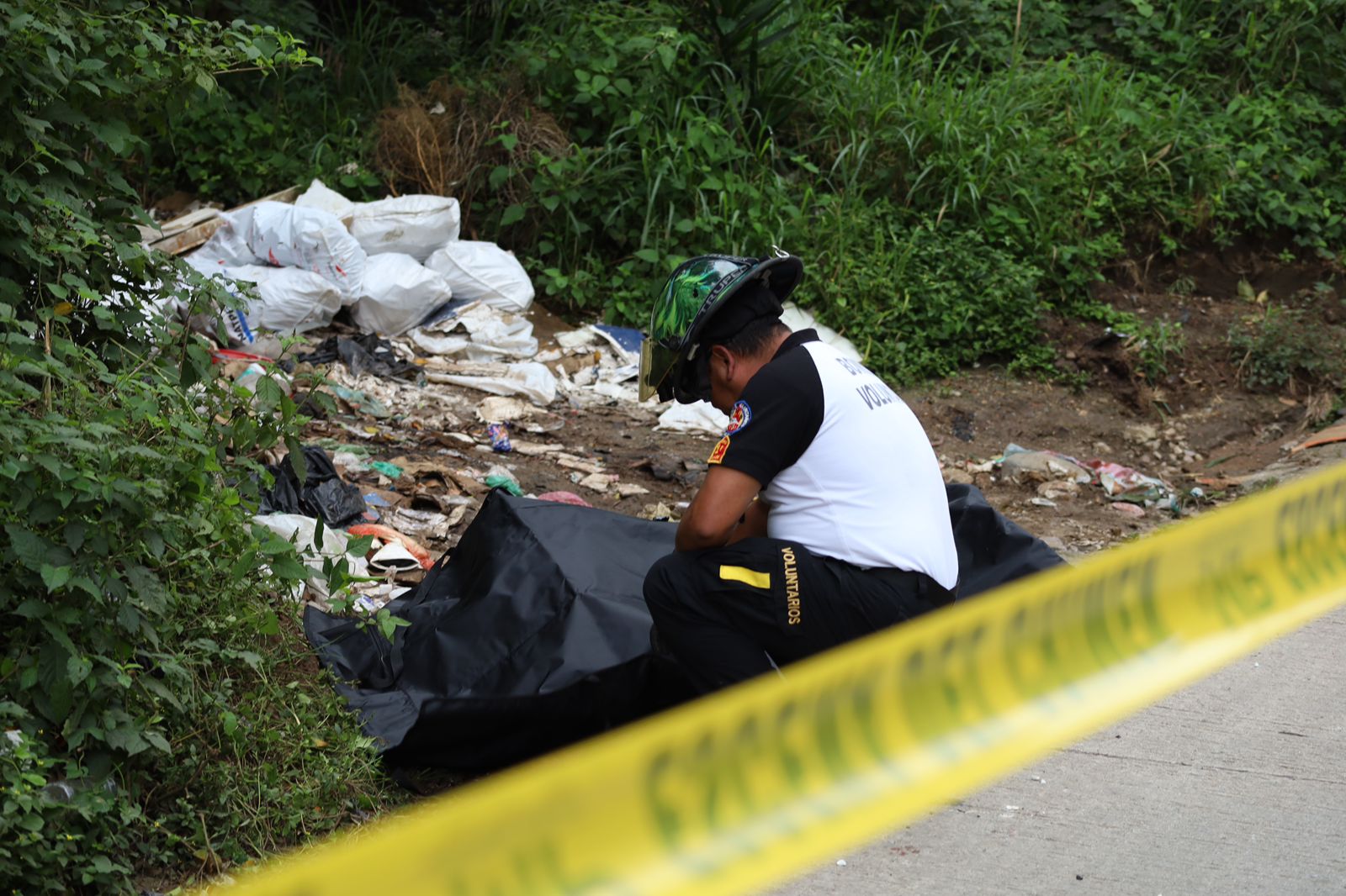 Abandonan dos cuerpos envueltos en nailon en San José Pinula