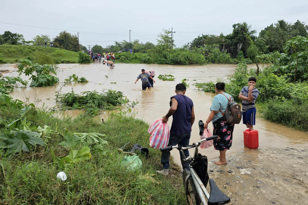 Tormenta Sara provoca lluvias e inundaciones en Honduras