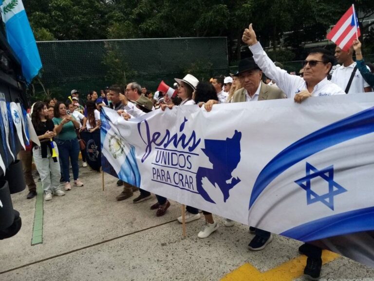 Iglesia evangélica de Villa Nueva celebra la Marcha Para Jesús 2