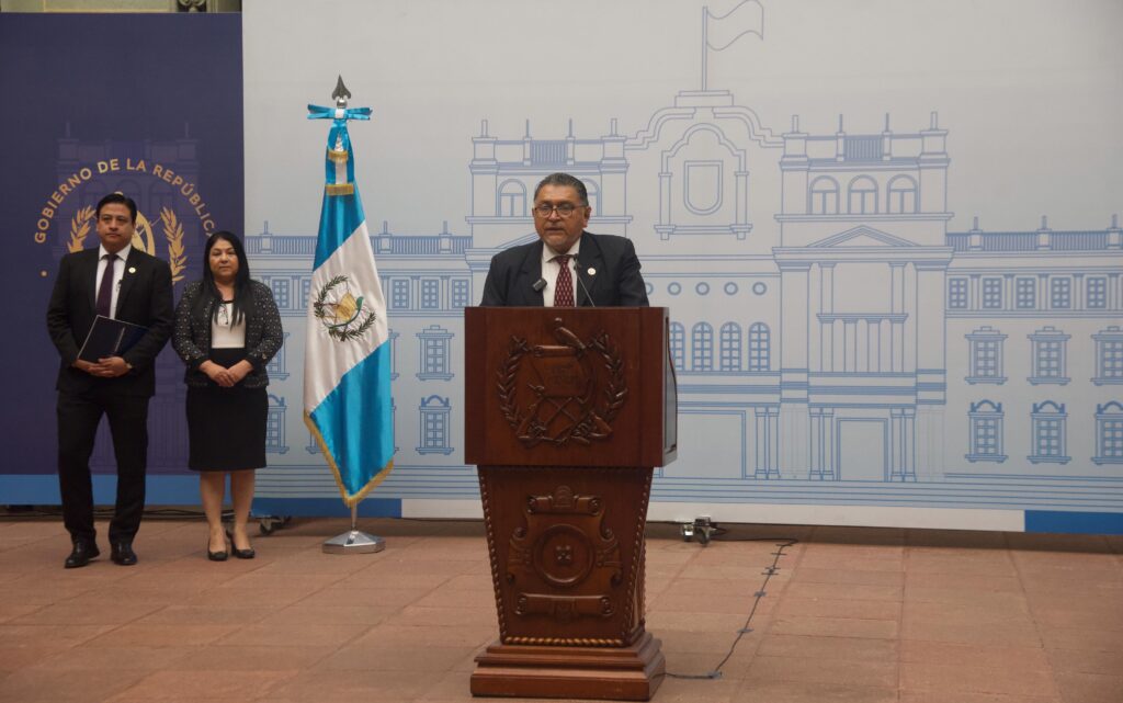 ministro de Agricultura, Maynor Estrada, explica caso de corrupción en el Fonagro