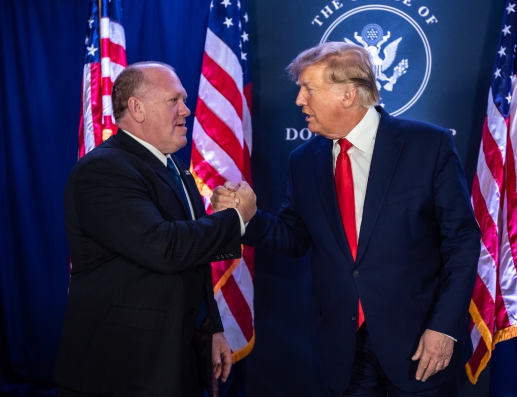 Tom Homan y Donald Trump