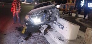 accidente de vehículo en redondel del mercado Concepción, Villa Nueva