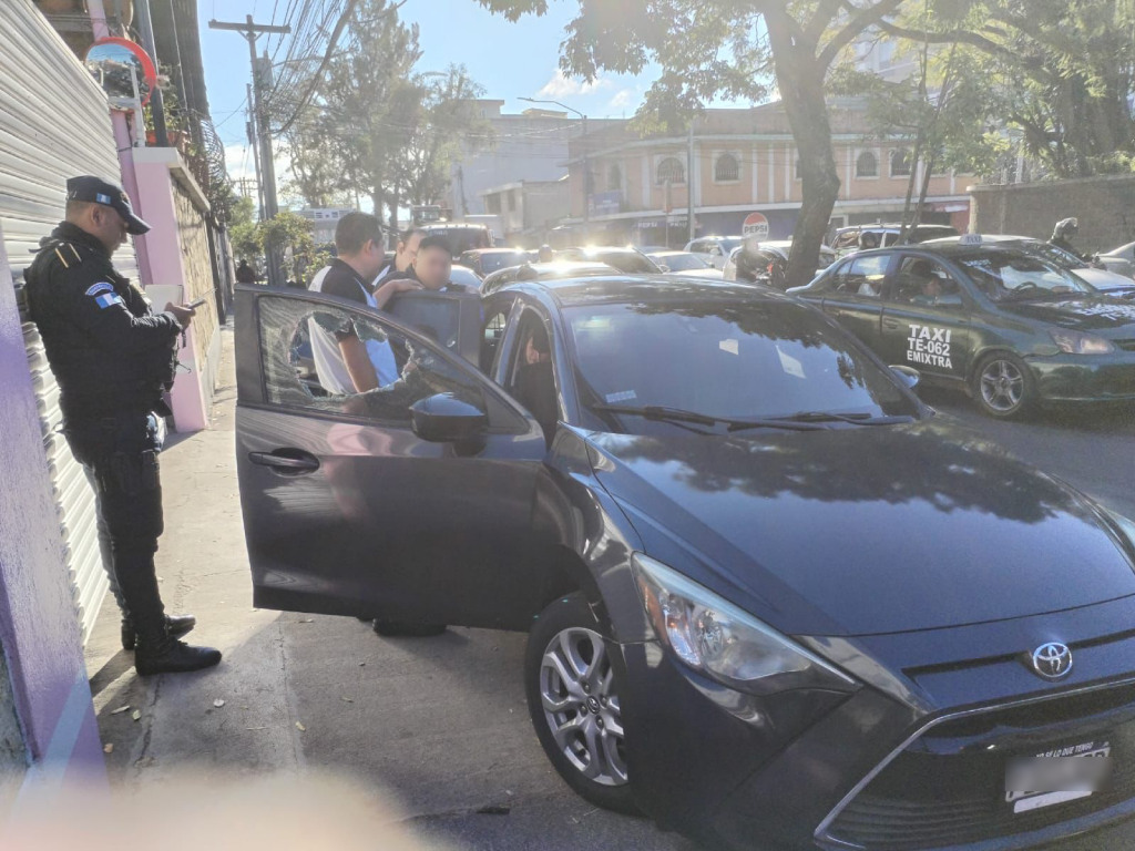 Disparan contra automovilista en zona 12